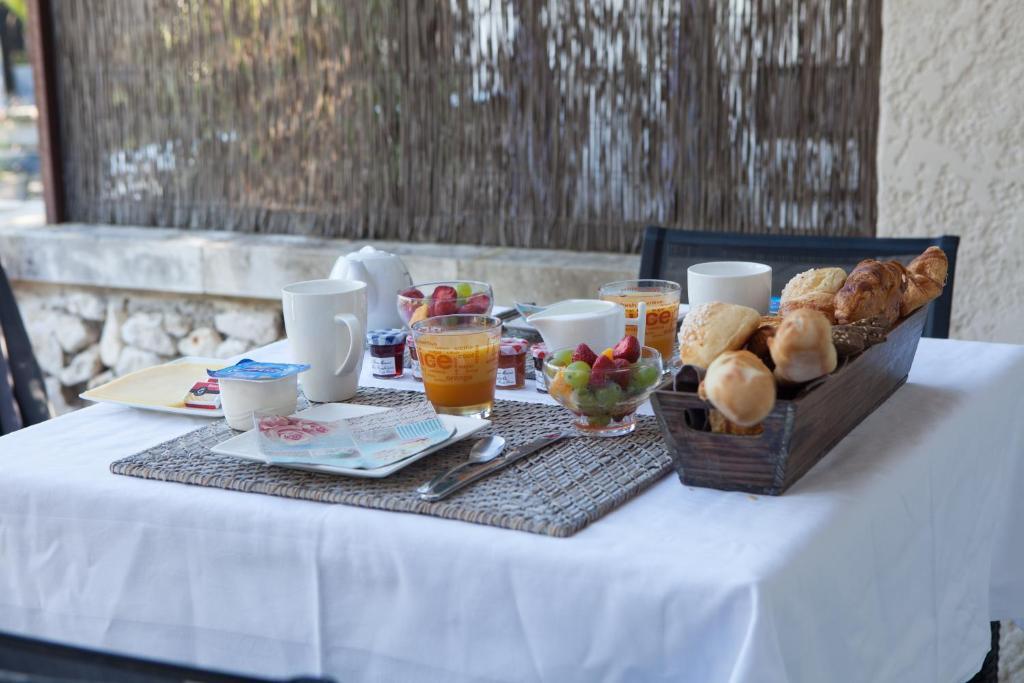 L'Auberge De L'Aubergine Eygalières Δωμάτιο φωτογραφία