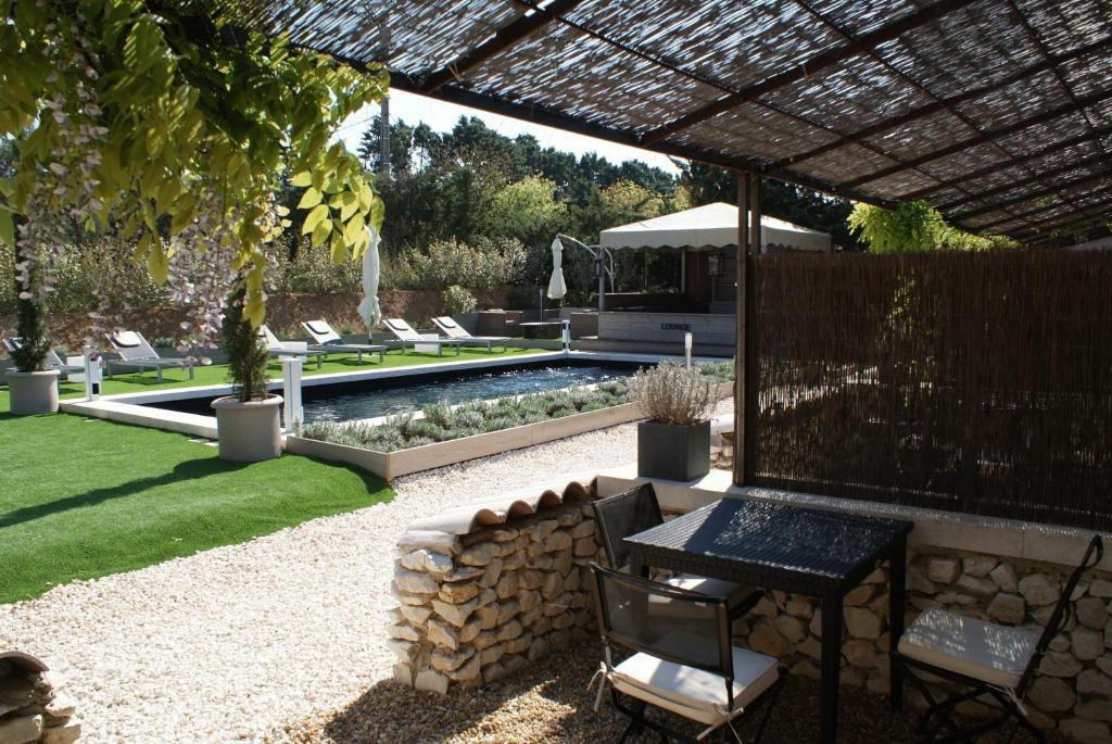 L'Auberge De L'Aubergine Eygalières Εξωτερικό φωτογραφία