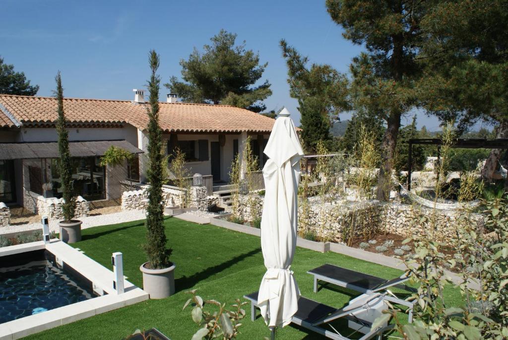 L'Auberge De L'Aubergine Eygalières Εξωτερικό φωτογραφία