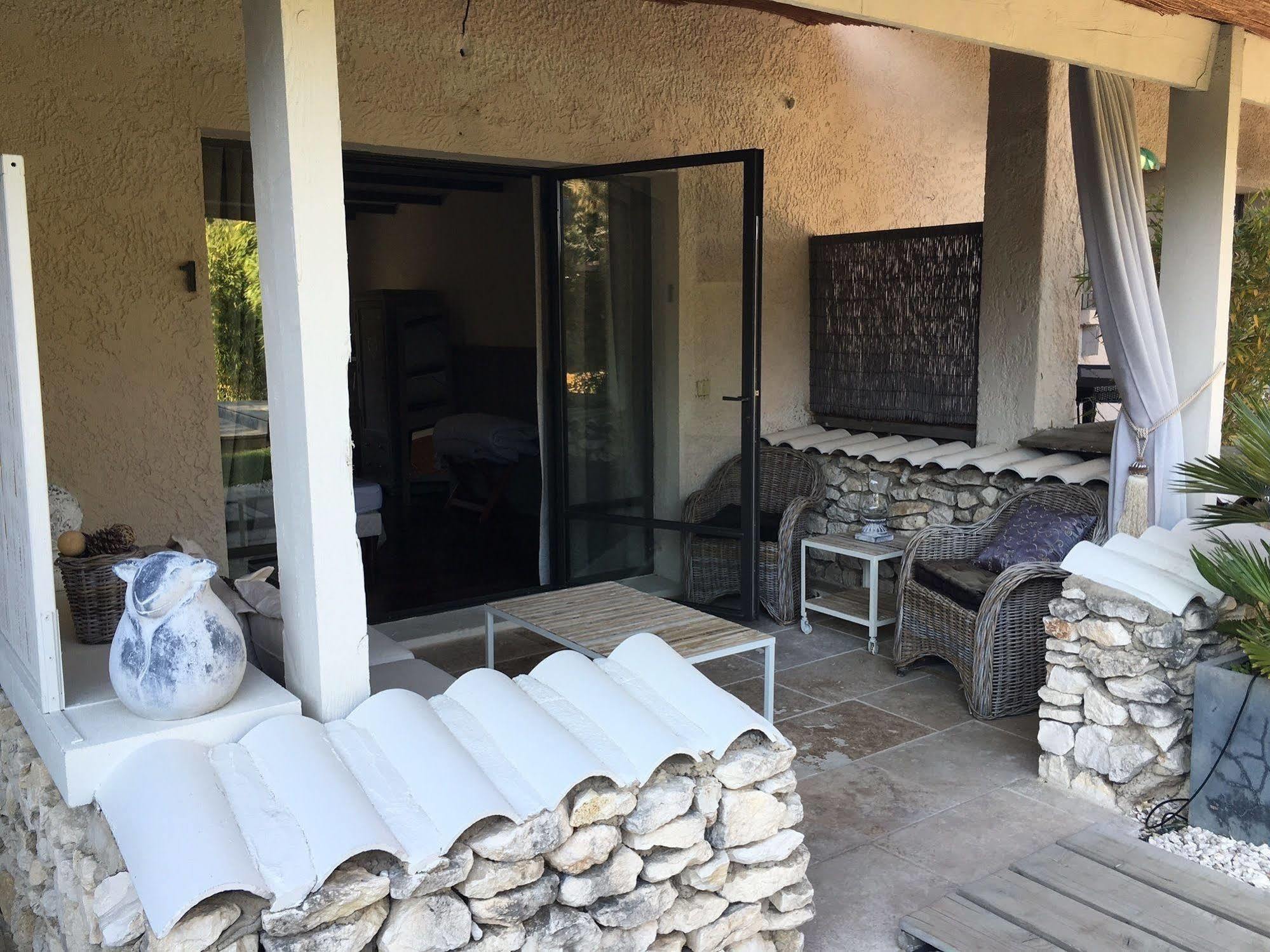 L'Auberge De L'Aubergine Eygalières Εξωτερικό φωτογραφία